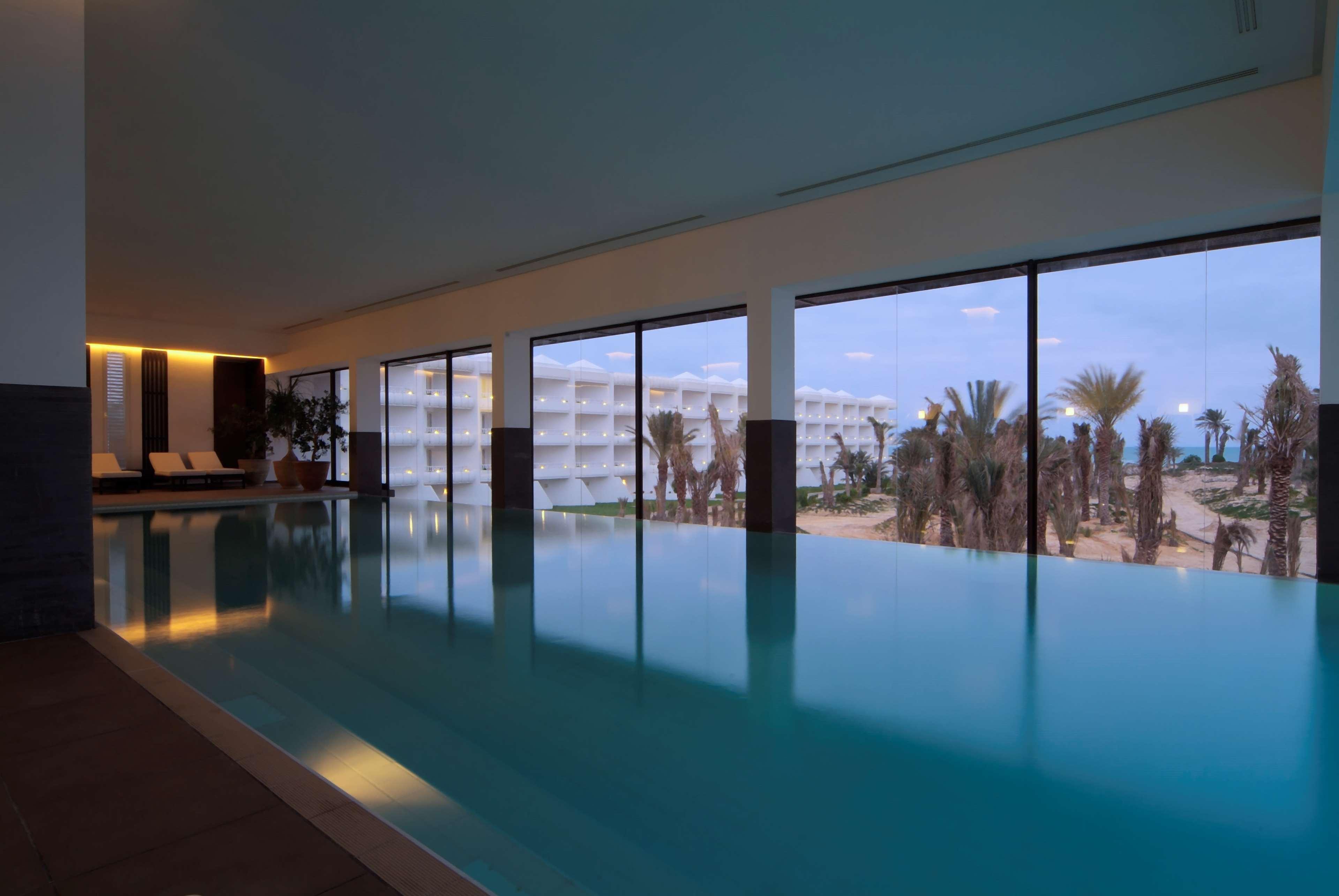 Radisson Blu Palace Resort & Thalasso, Djerba Mezraia Екстериор снимка The swimming pool at the hotel