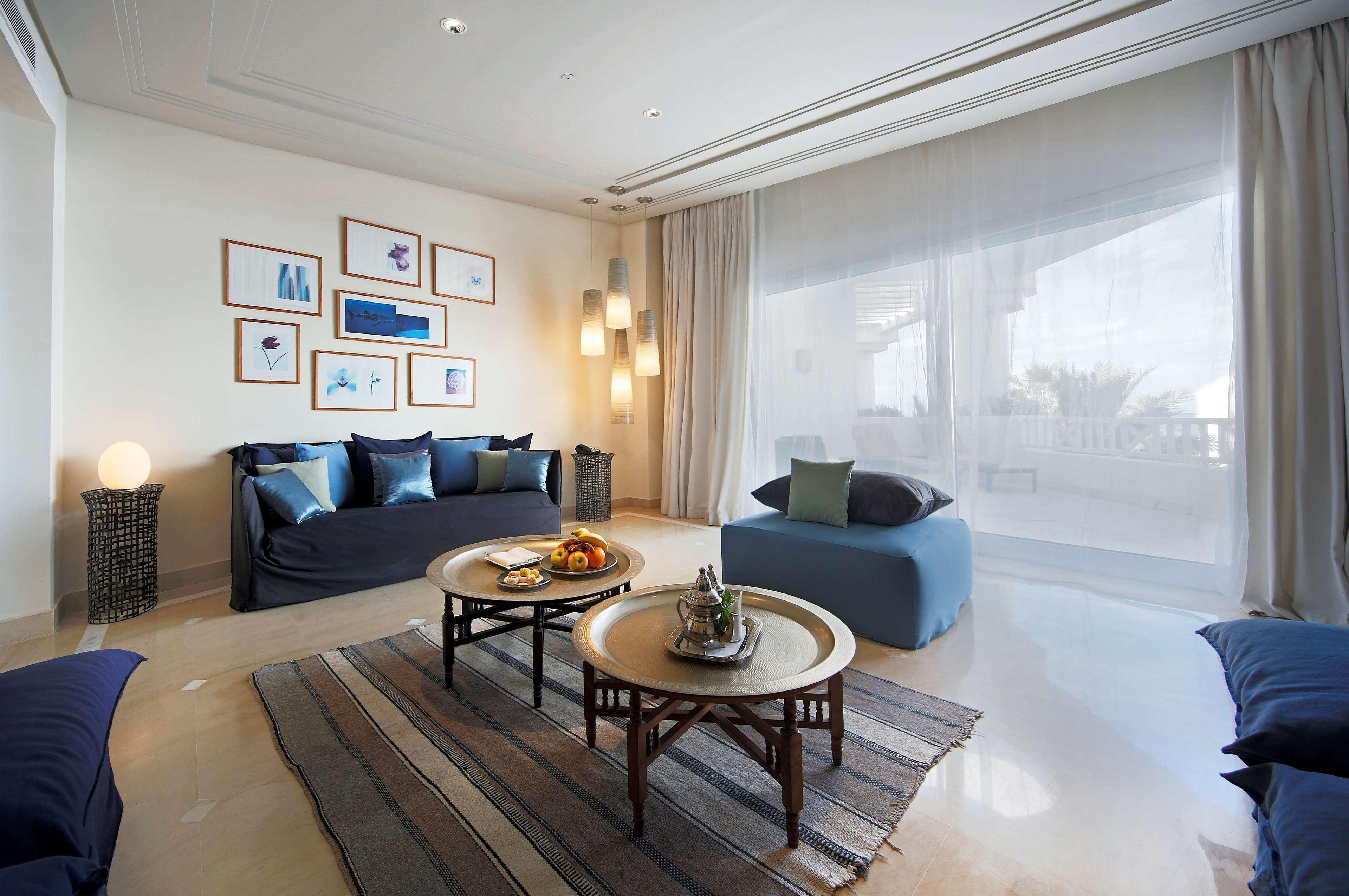 Radisson Blu Palace Resort & Thalasso, Djerba Mezraia Екстериор снимка A living room at the Ritz-Carlton, Bahrain