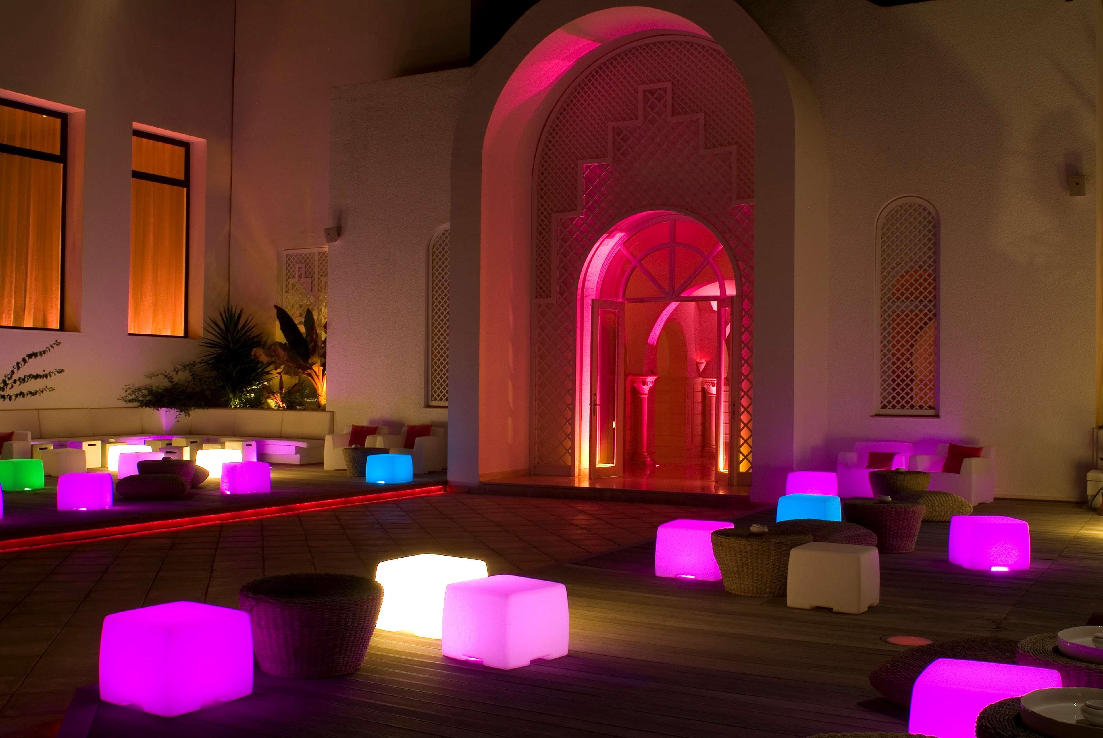 Radisson Blu Palace Resort & Thalasso, Djerba Mezraia Екстериор снимка The interior of the nightclub