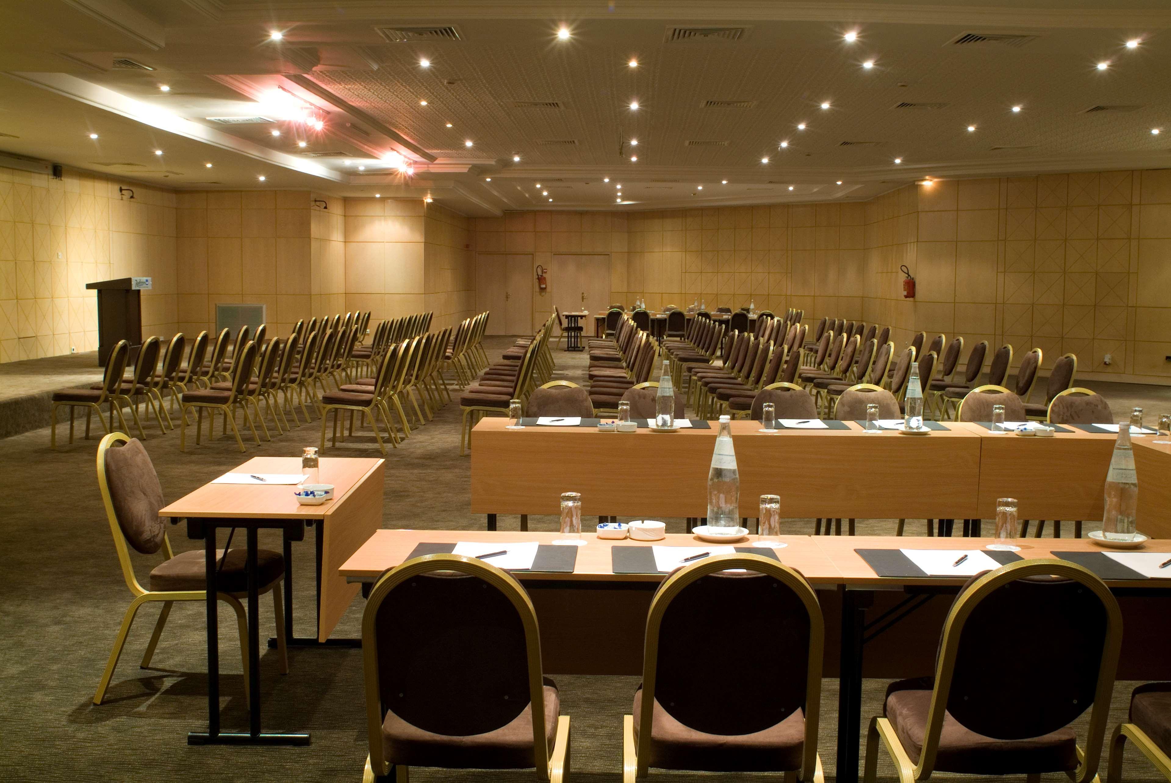 Radisson Blu Palace Resort & Thalasso, Djerba Mezraia Екстериор снимка The conference room of the European University