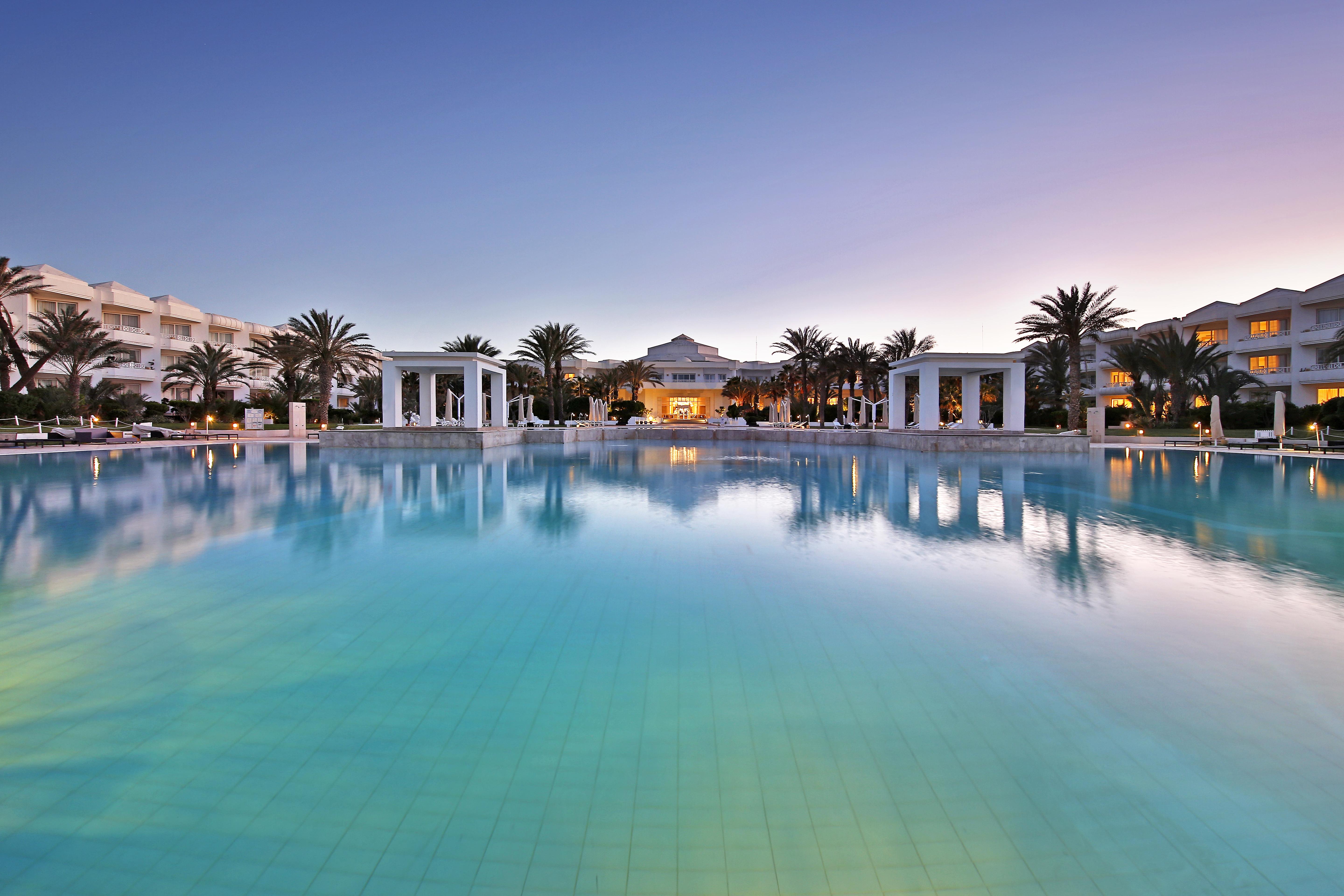 Radisson Blu Palace Resort & Thalasso, Djerba Mezraia Екстериор снимка The Royal Mirage Hotel