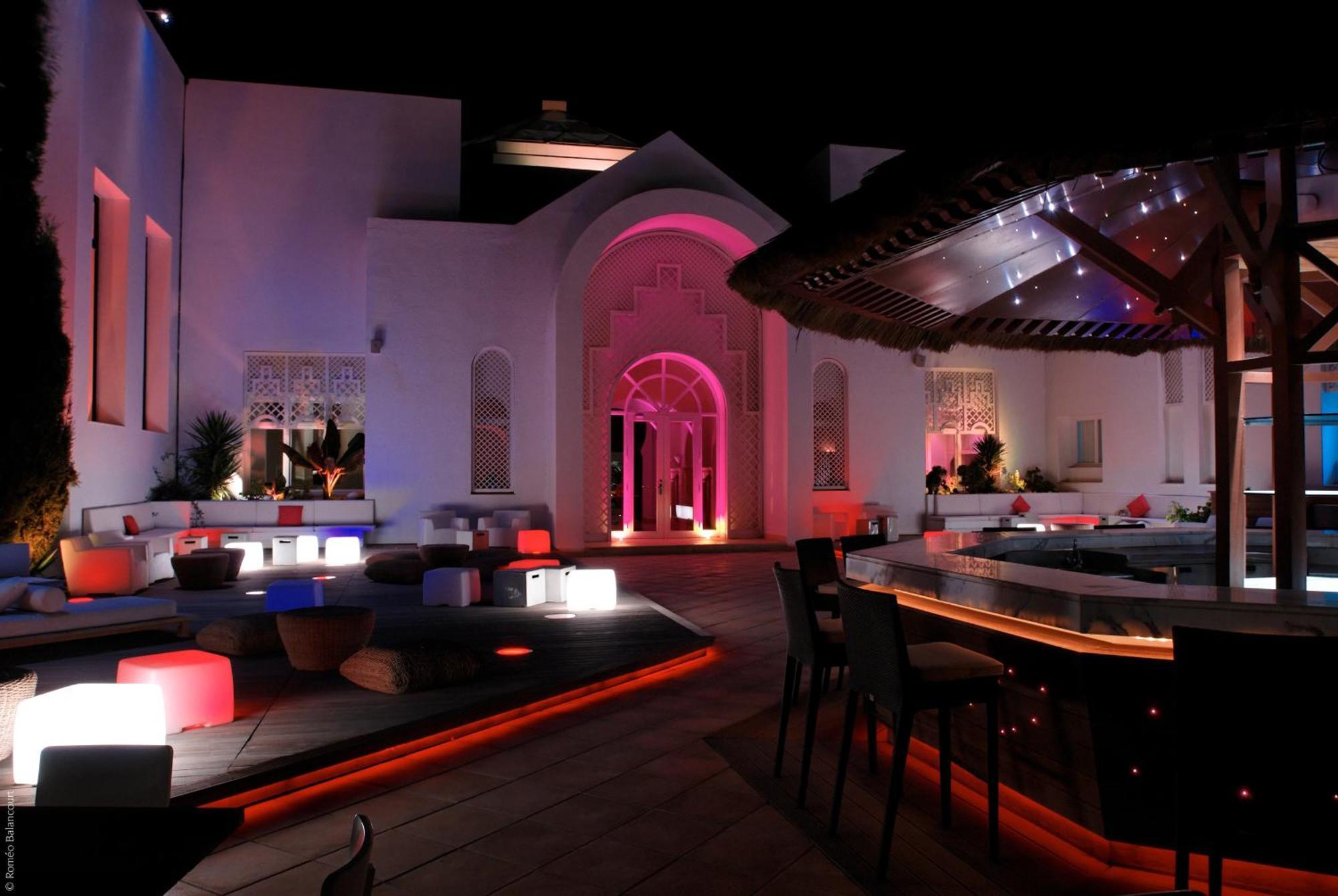 Radisson Blu Palace Resort & Thalasso, Djerba Mezraia Екстериор снимка The bar at the nightclub
