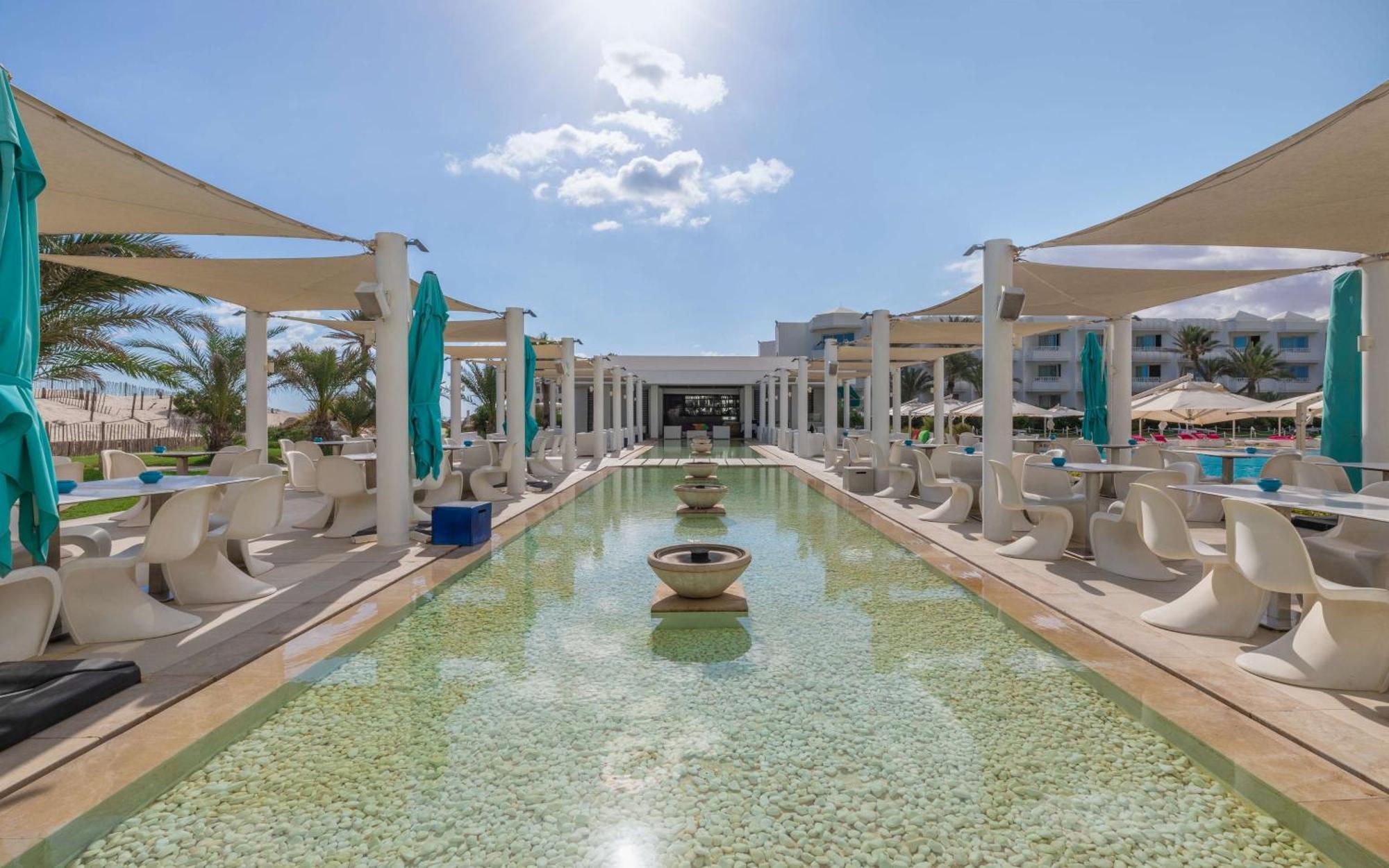 Radisson Blu Palace Resort & Thalasso, Djerba Mezraia Екстериор снимка The resort's main pool