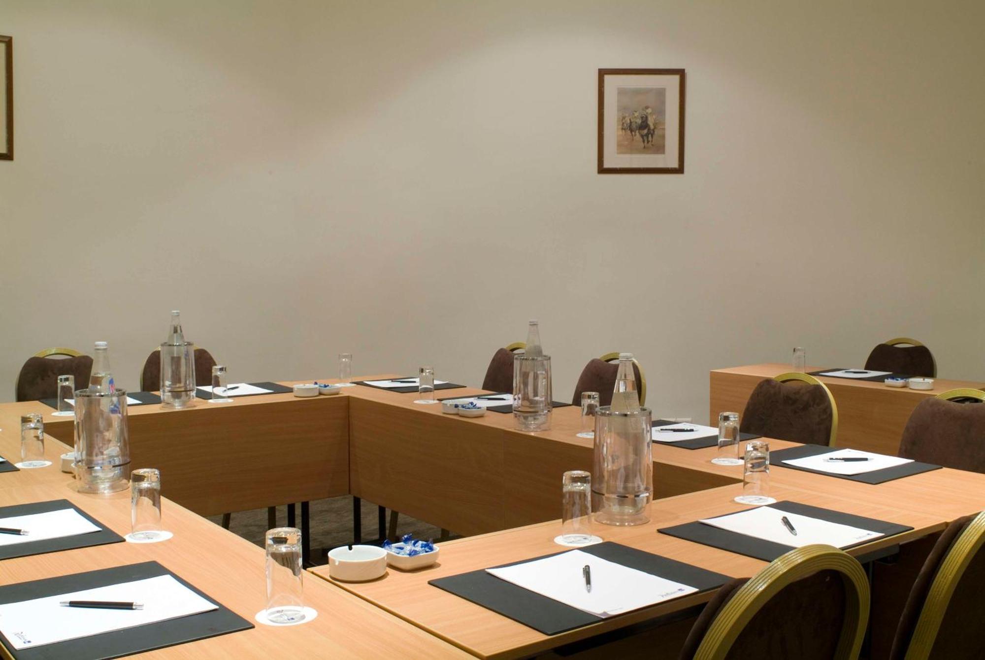 Radisson Blu Palace Resort & Thalasso, Djerba Mezraia Екстериор снимка A meeting room at the hotel